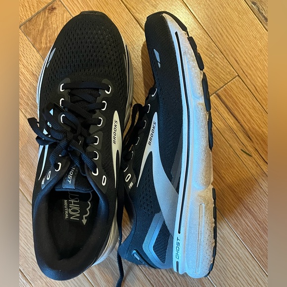 Brooks Ghost Shoes - Picture 2 of 3